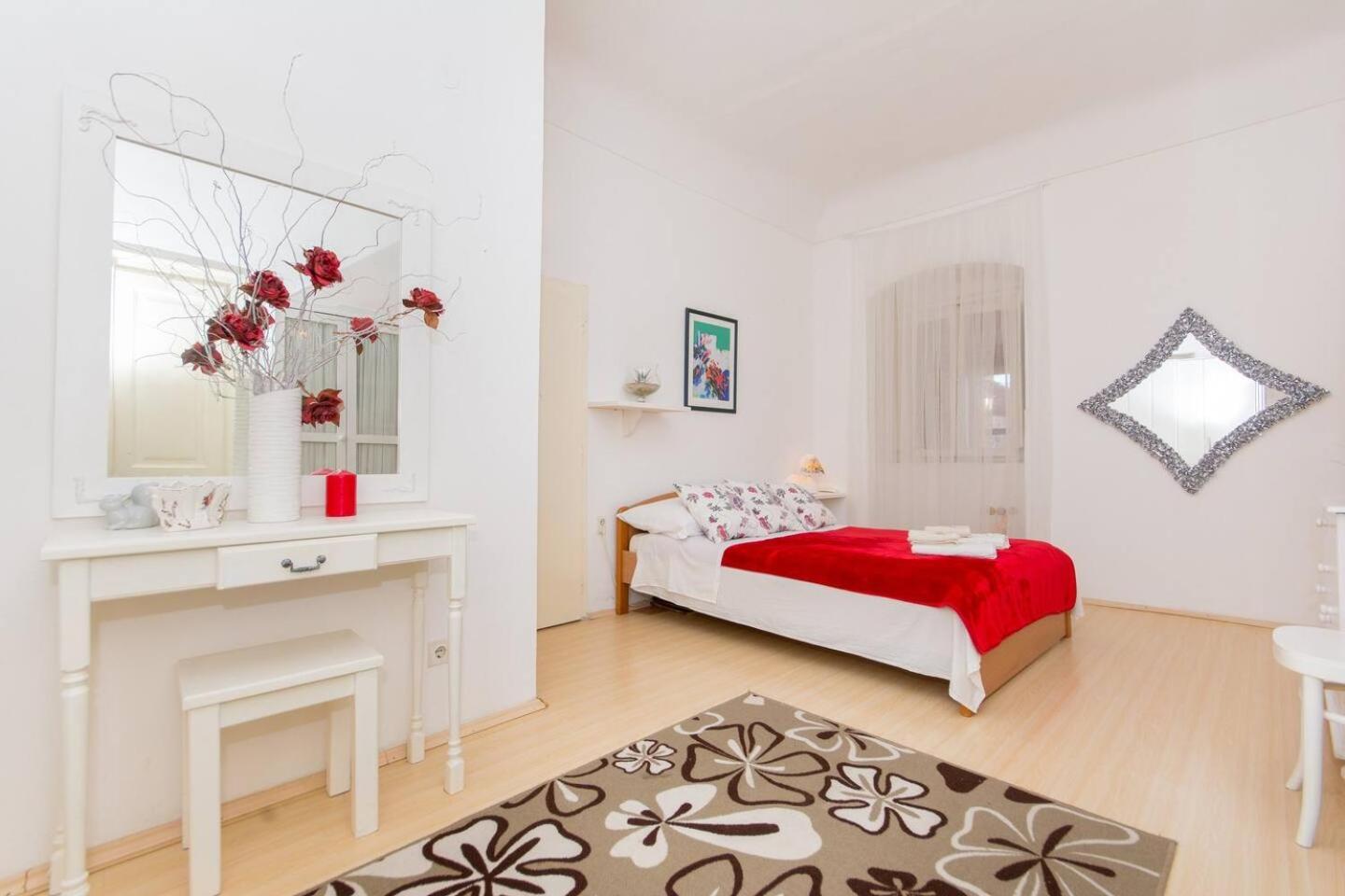 Stella City Center Accommodation Дубровник Екстериор снимка